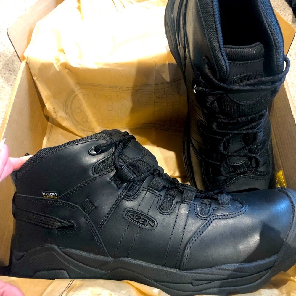 NEW in Box Keen Utility Detroit XT Mid waterproof boot black on black 11.5D